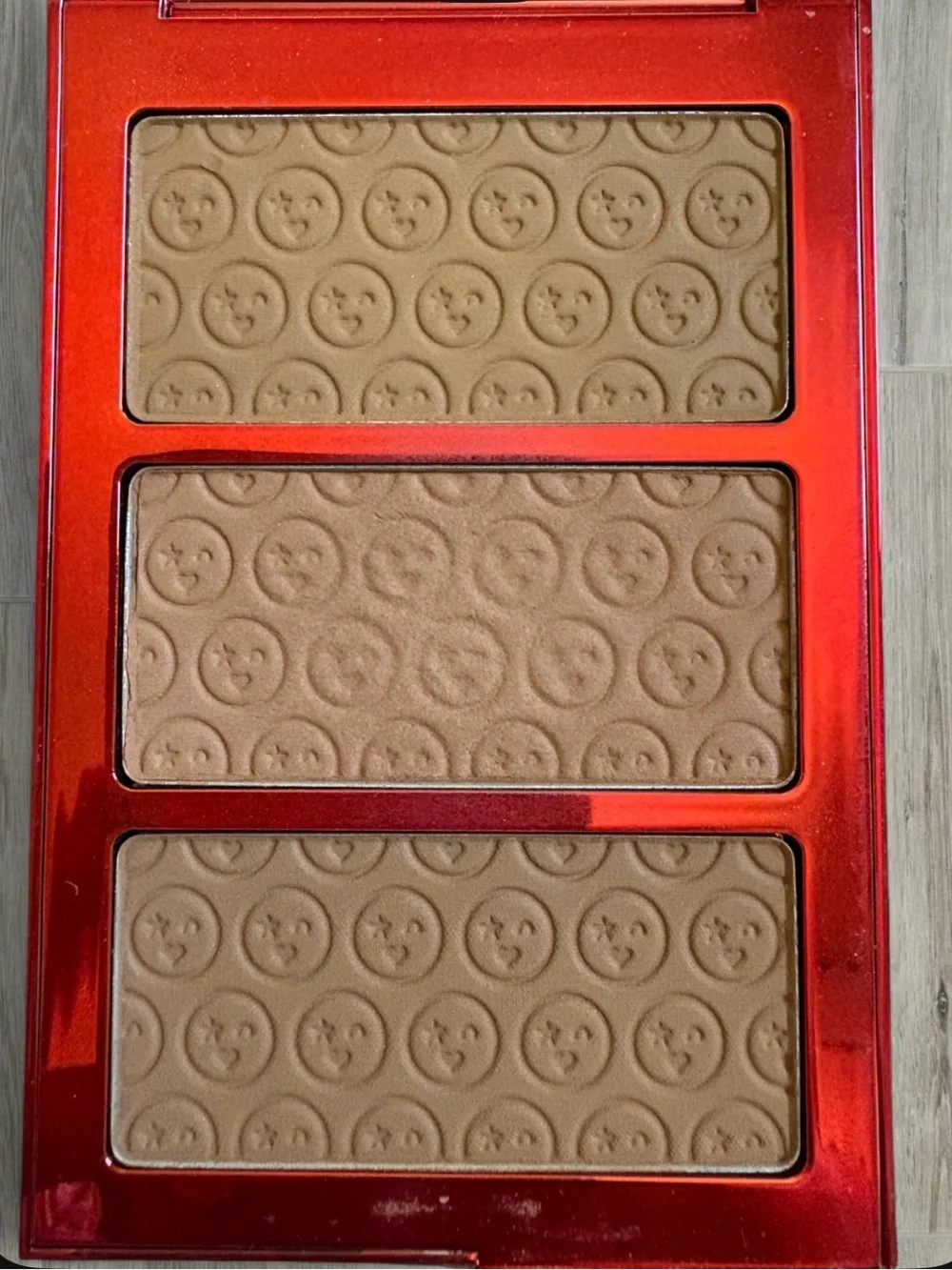ONE/SIZE Shiny Red Bronzer & Contour Palette
